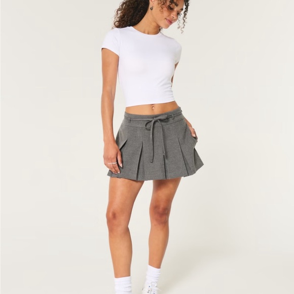 Hollister MID-RISE PLEATED MINI SKORT - Size M - Never Worn - Picture 3 of 5